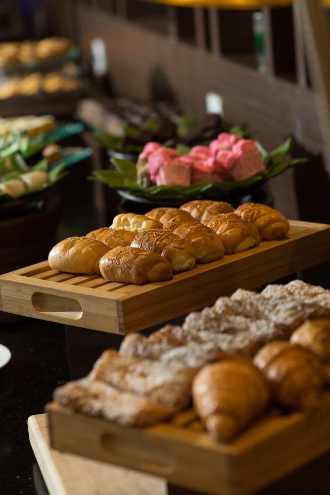 Hotel Santika Gresik מראה חיצוני תמונה